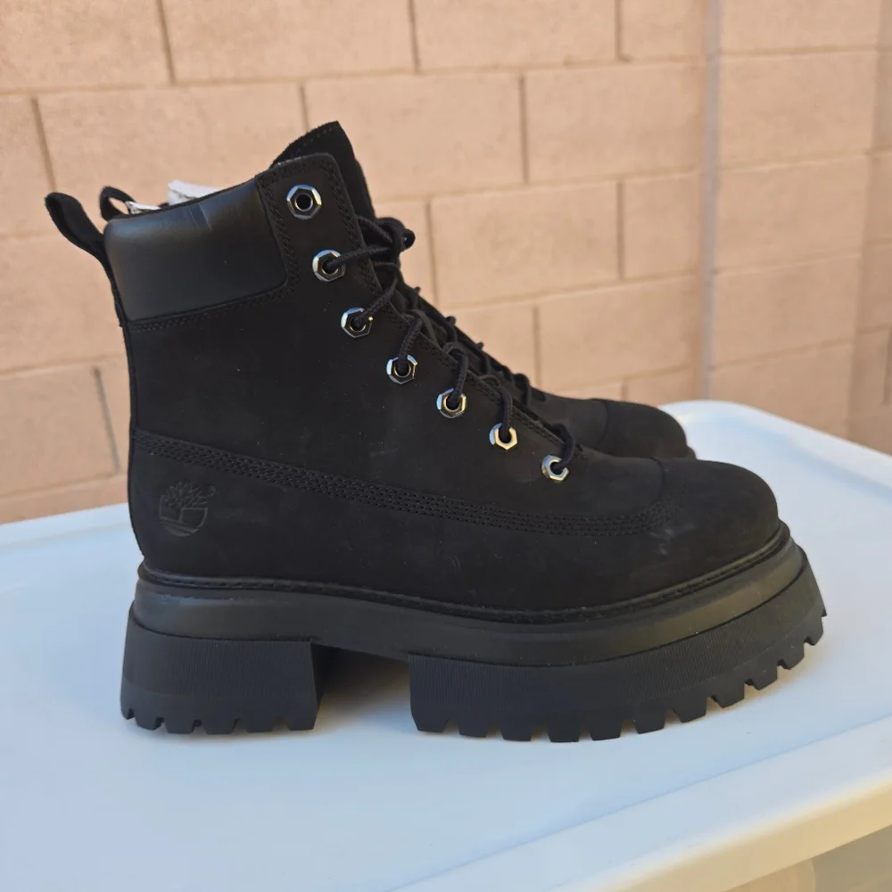 Timberland Sky Boots - Picture 2 of 15